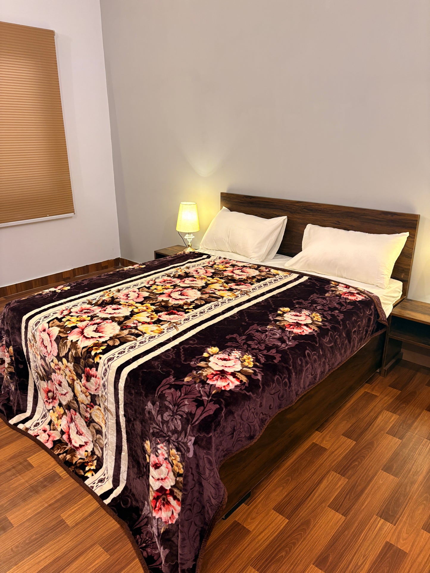 Bloomhaven AC Blanket Petal Noir